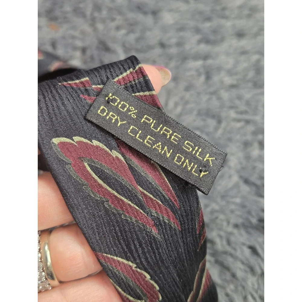 Vintage Giorgio Armani 100% Silk Black Red  Neck Tie Geometric‎ Classic Sexy